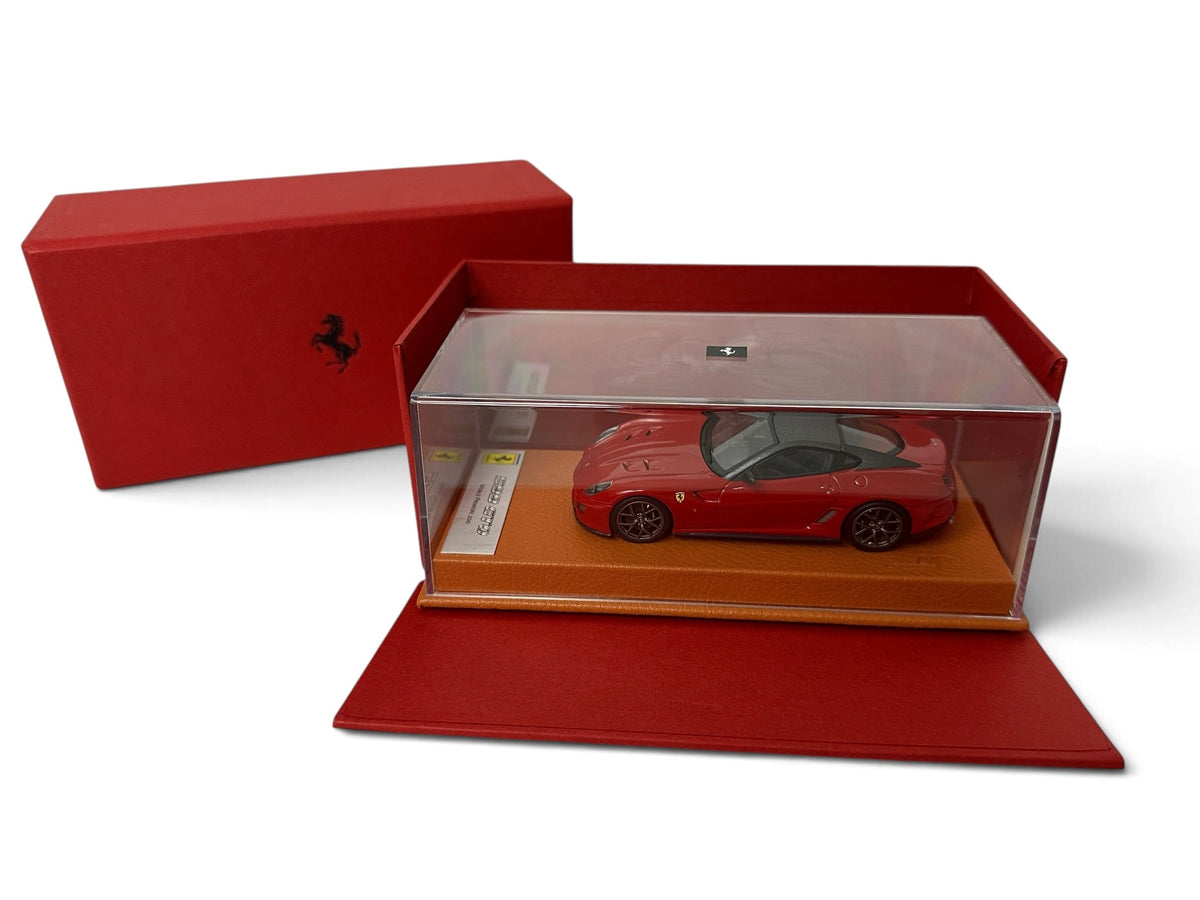 Ferrari 599 GTO World Premier 2010 - Official Scale Model 1:43 - Leather Base